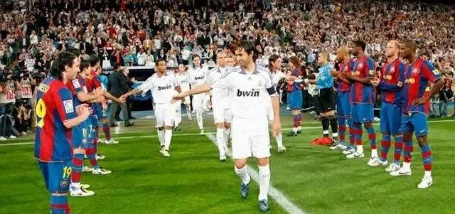 皇马陷困境！国家德比面临两难抉择，是列队欢迎还是目送巴萨夺冠