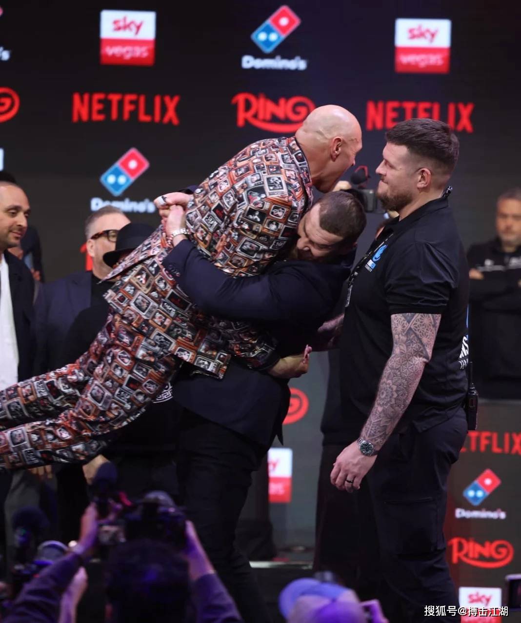 泰森富里和马赫穆多夫赛前发布会！对手曾和800斤黑熊摔跤