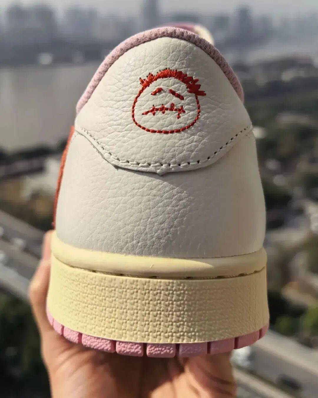 粉倒钩 AJ1 实物新图曝光！离发售不远了